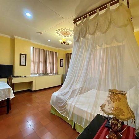 White Knight Hotel Intramuros Manila Kültér fotó