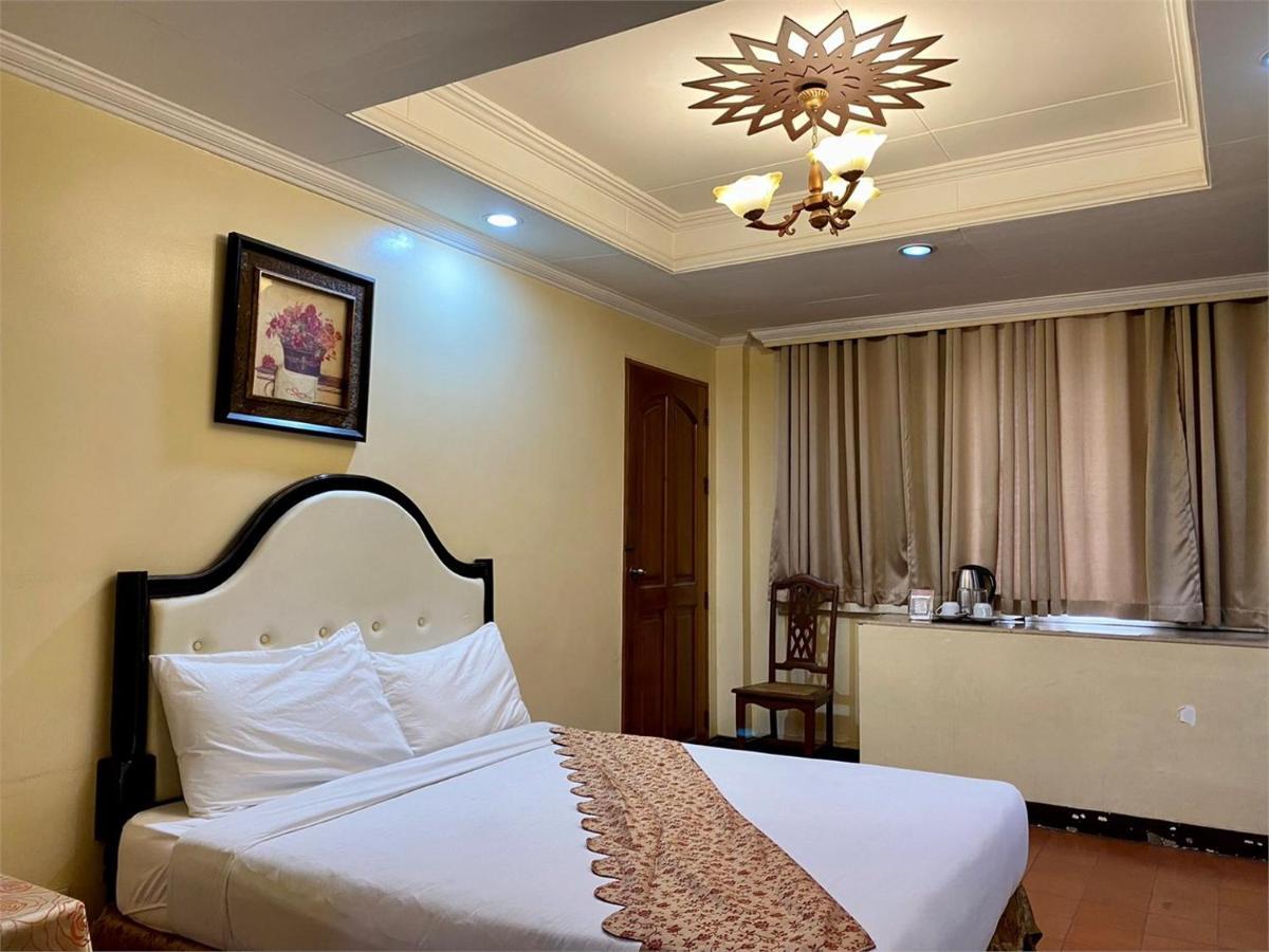 White Knight Hotel Intramuros Manila Kültér fotó