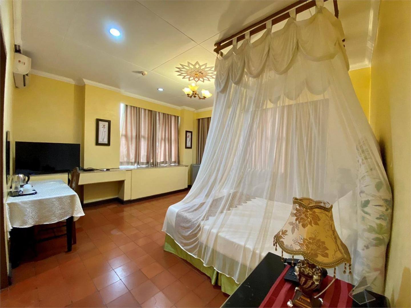 White Knight Hotel Intramuros Manila Kültér fotó