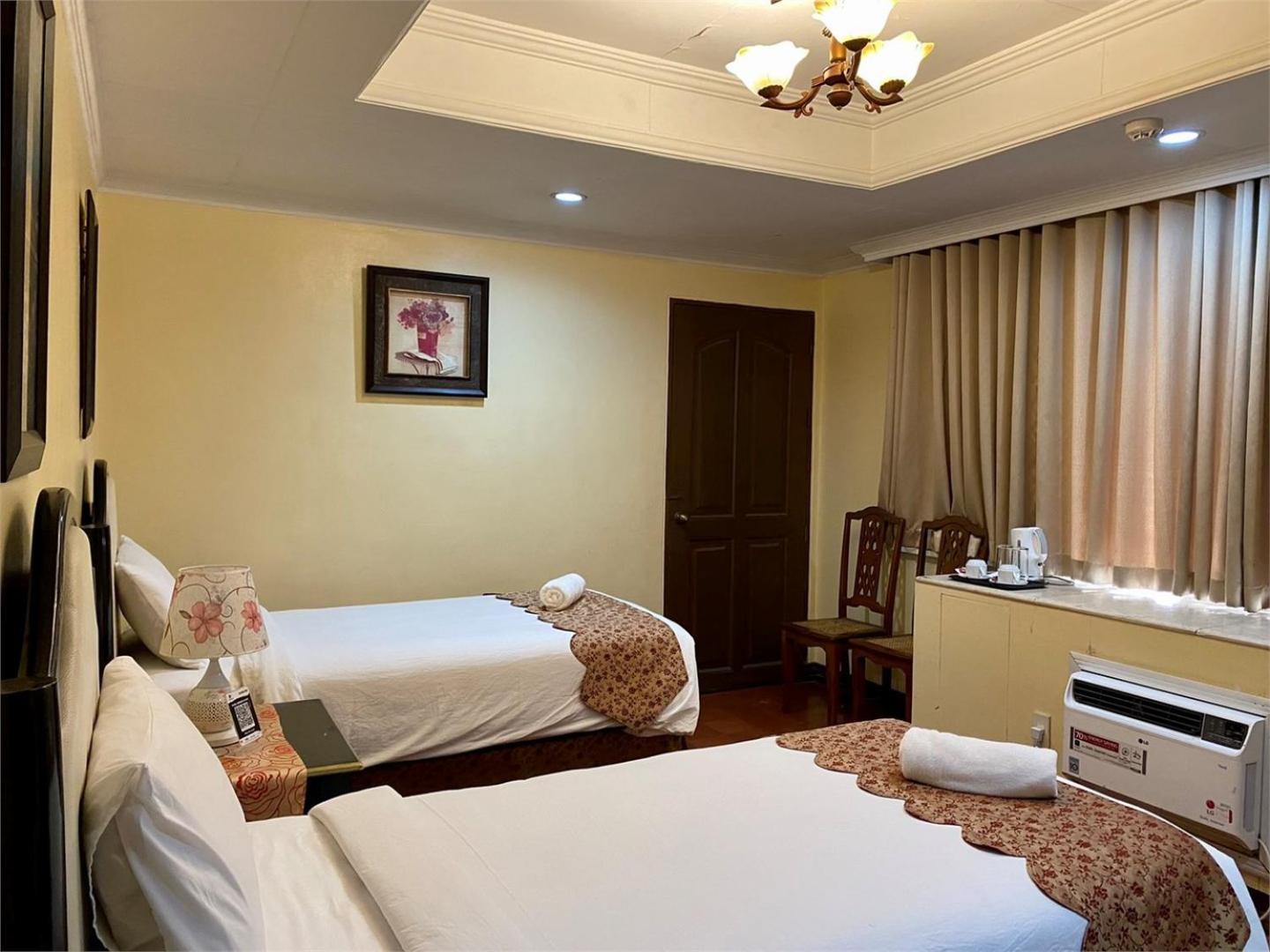 White Knight Hotel Intramuros Manila Kültér fotó
