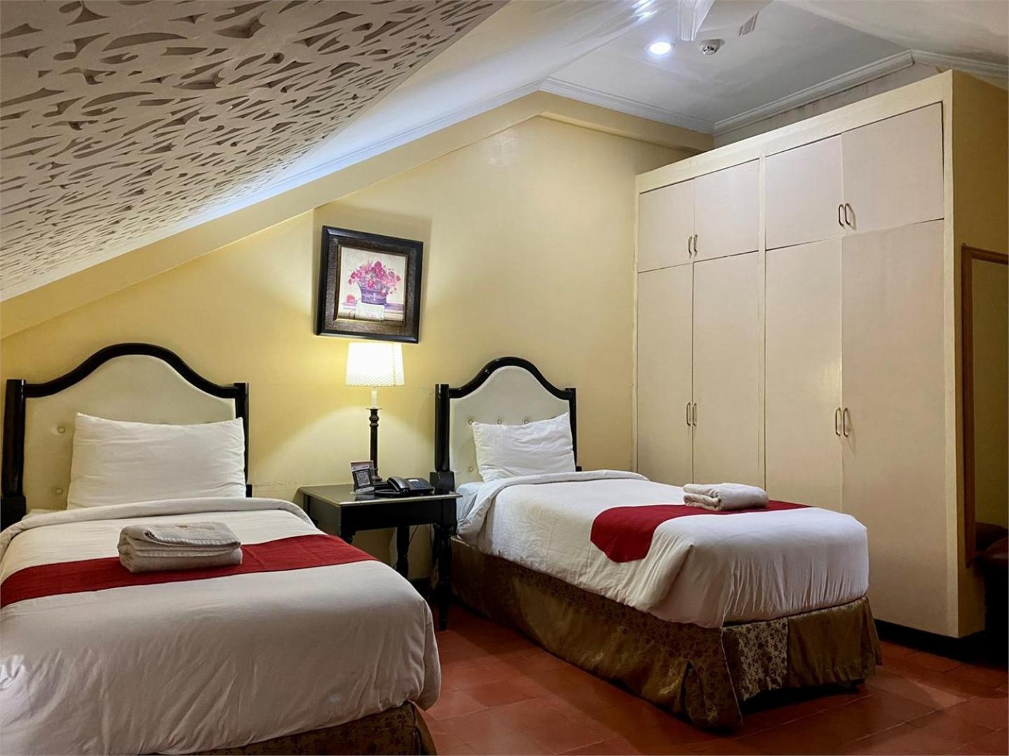 White Knight Hotel Intramuros Manila Kültér fotó