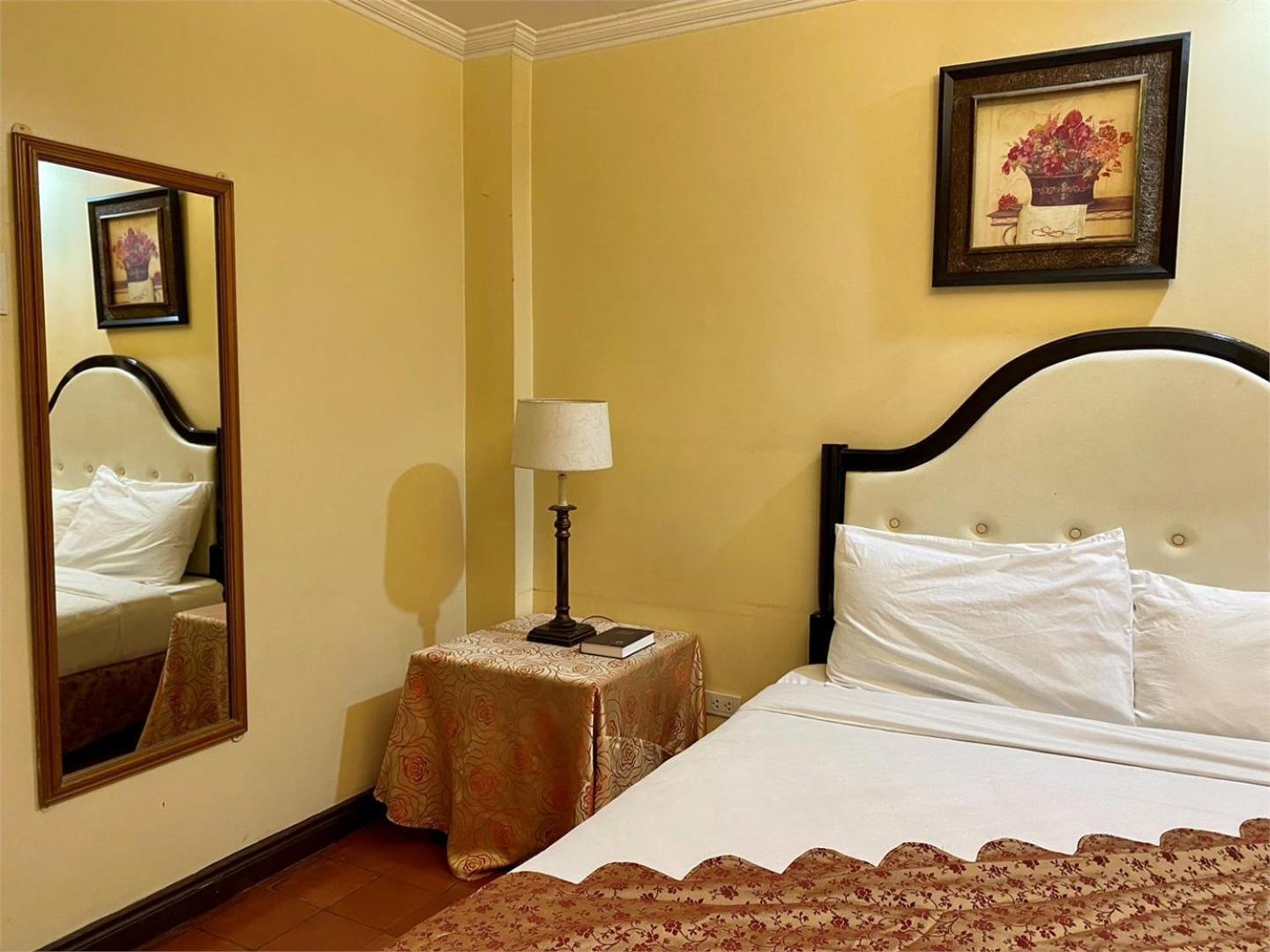 White Knight Hotel Intramuros Manila Kültér fotó