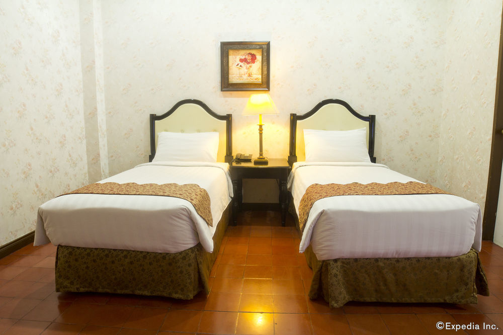 White Knight Hotel Intramuros Manila Kültér fotó