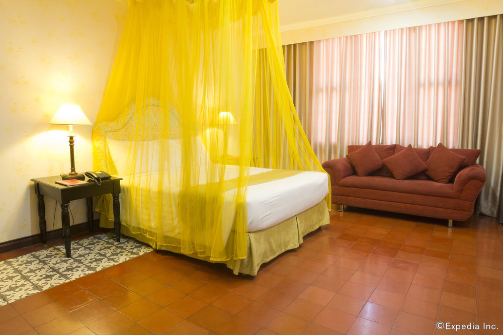 White Knight Hotel Intramuros Manila Kültér fotó