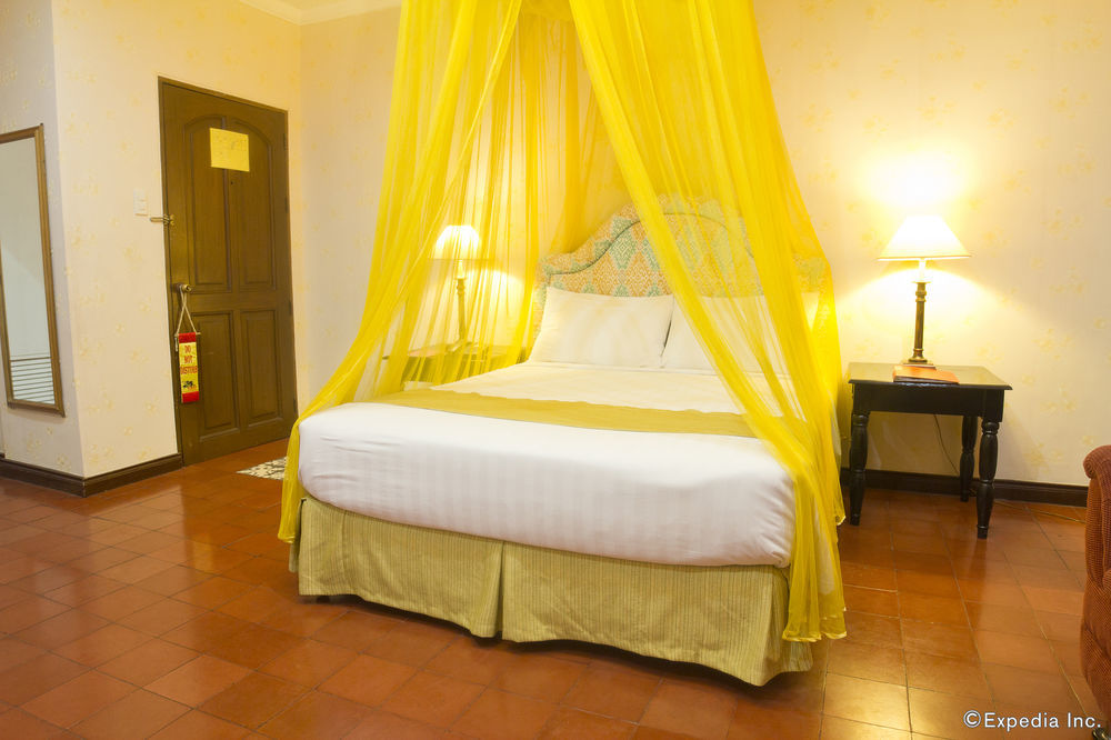 White Knight Hotel Intramuros Manila Kültér fotó