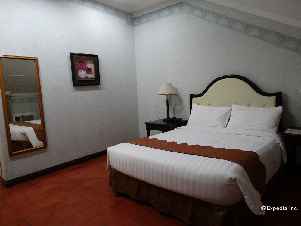 White Knight Hotel Intramuros Manila Kültér fotó