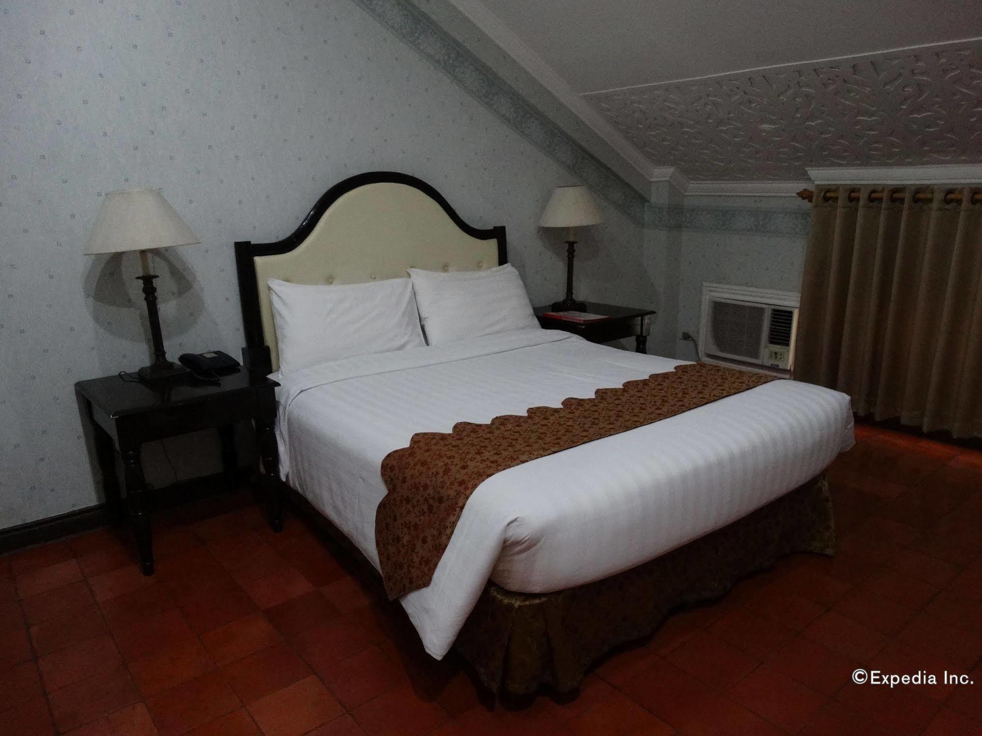 White Knight Hotel Intramuros Manila Kültér fotó