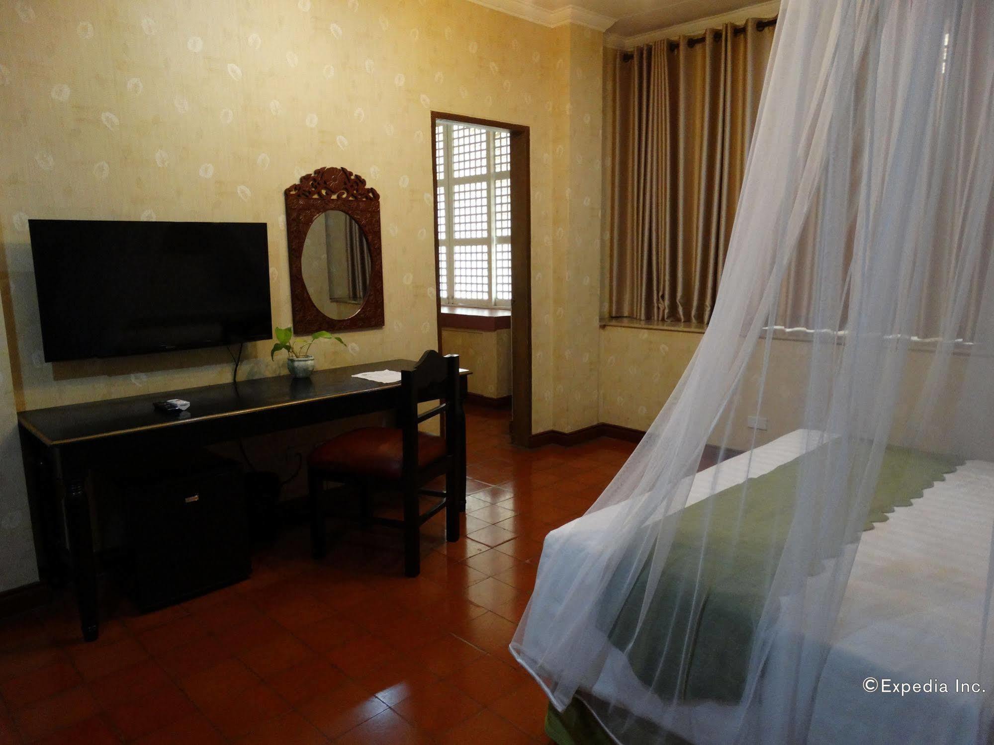 White Knight Hotel Intramuros Manila Kültér fotó
