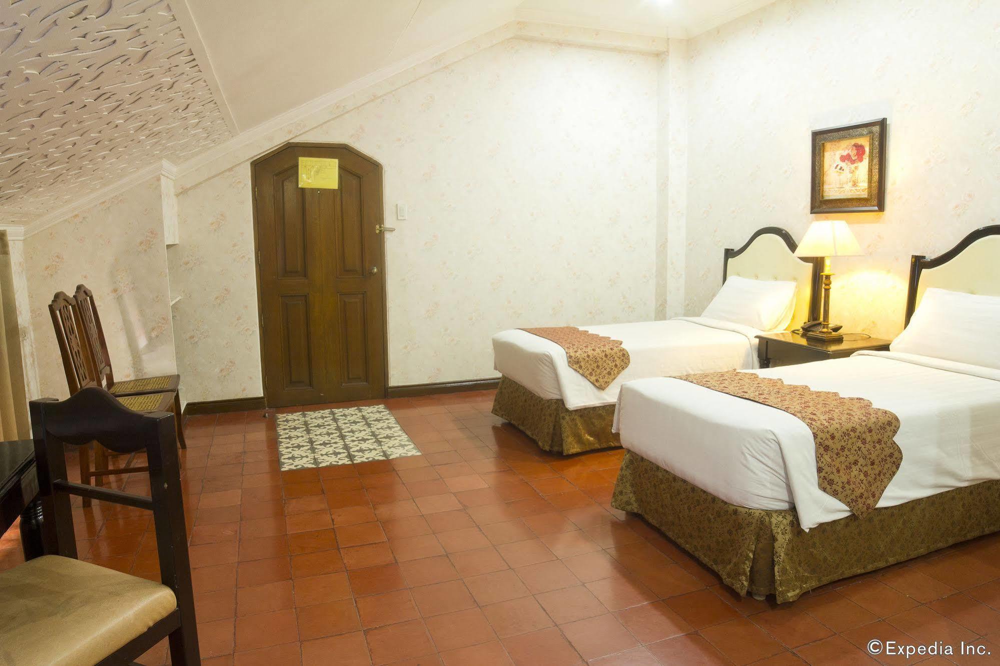 White Knight Hotel Intramuros Manila Kültér fotó