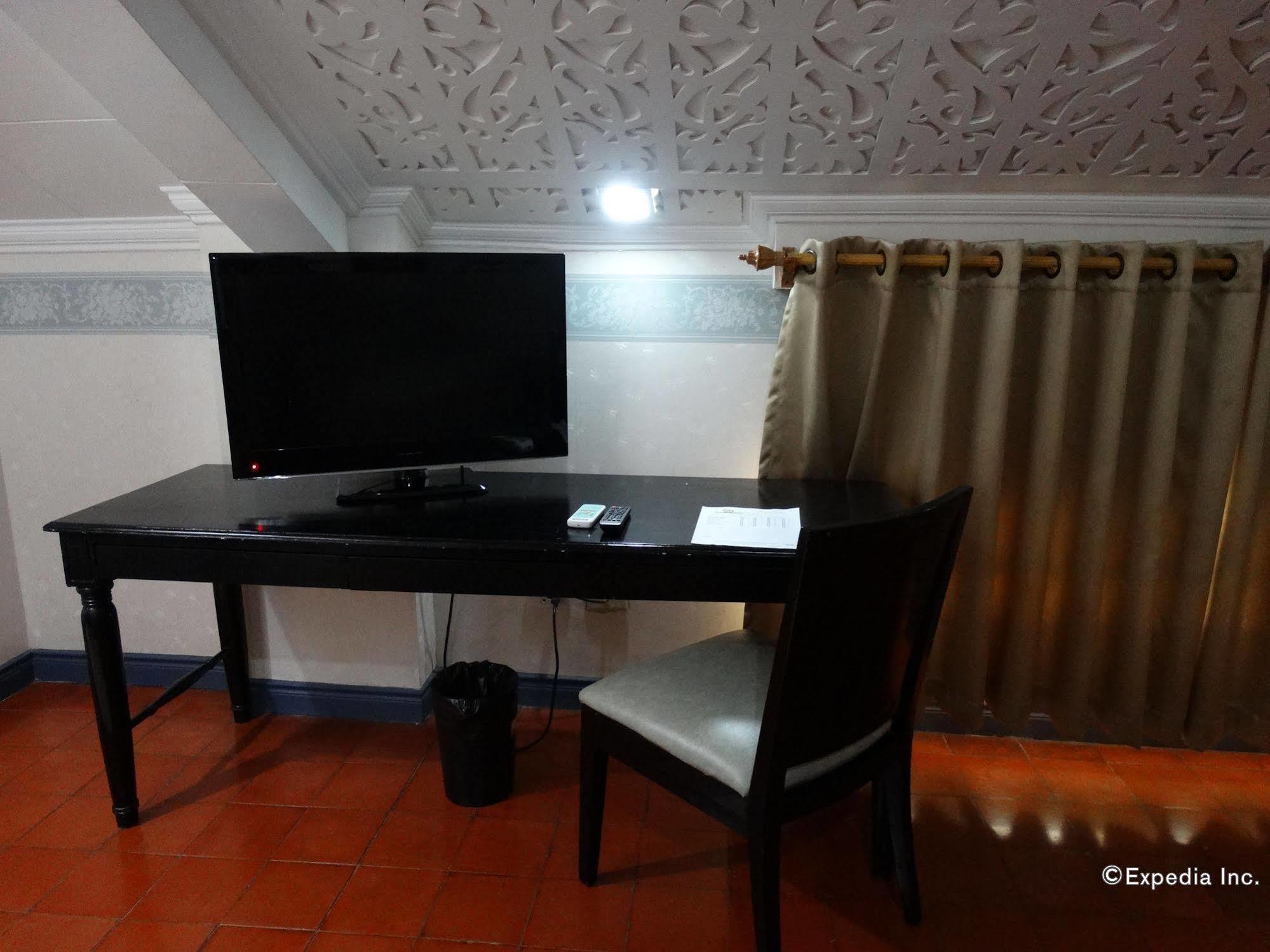 White Knight Hotel Intramuros Manila Kültér fotó