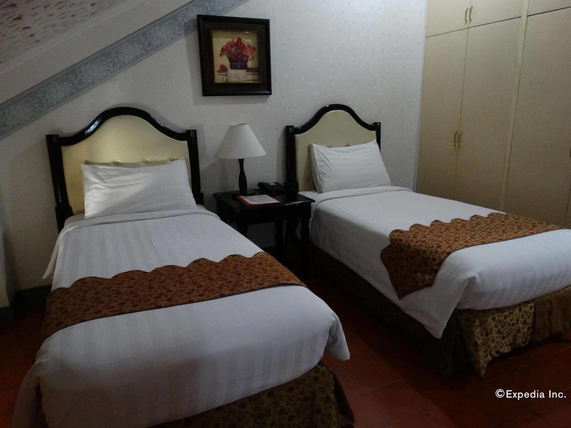 White Knight Hotel Intramuros Manila Kültér fotó