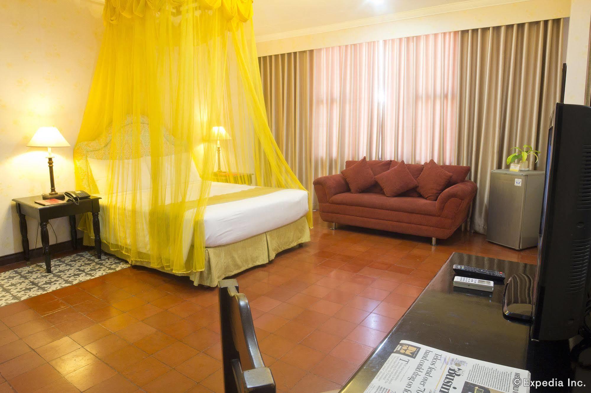 White Knight Hotel Intramuros Manila Kültér fotó